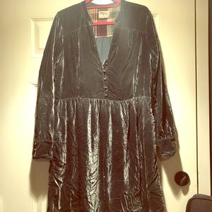 Green Crushed Velvet Long Sleeve Dress